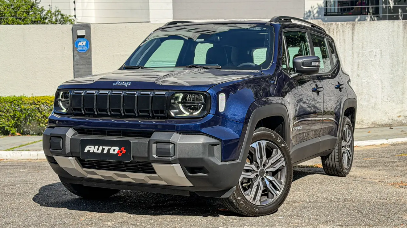 Jeep Renegade Lontidude MHEV na cor Azul Jazz estático para avaliação e teste