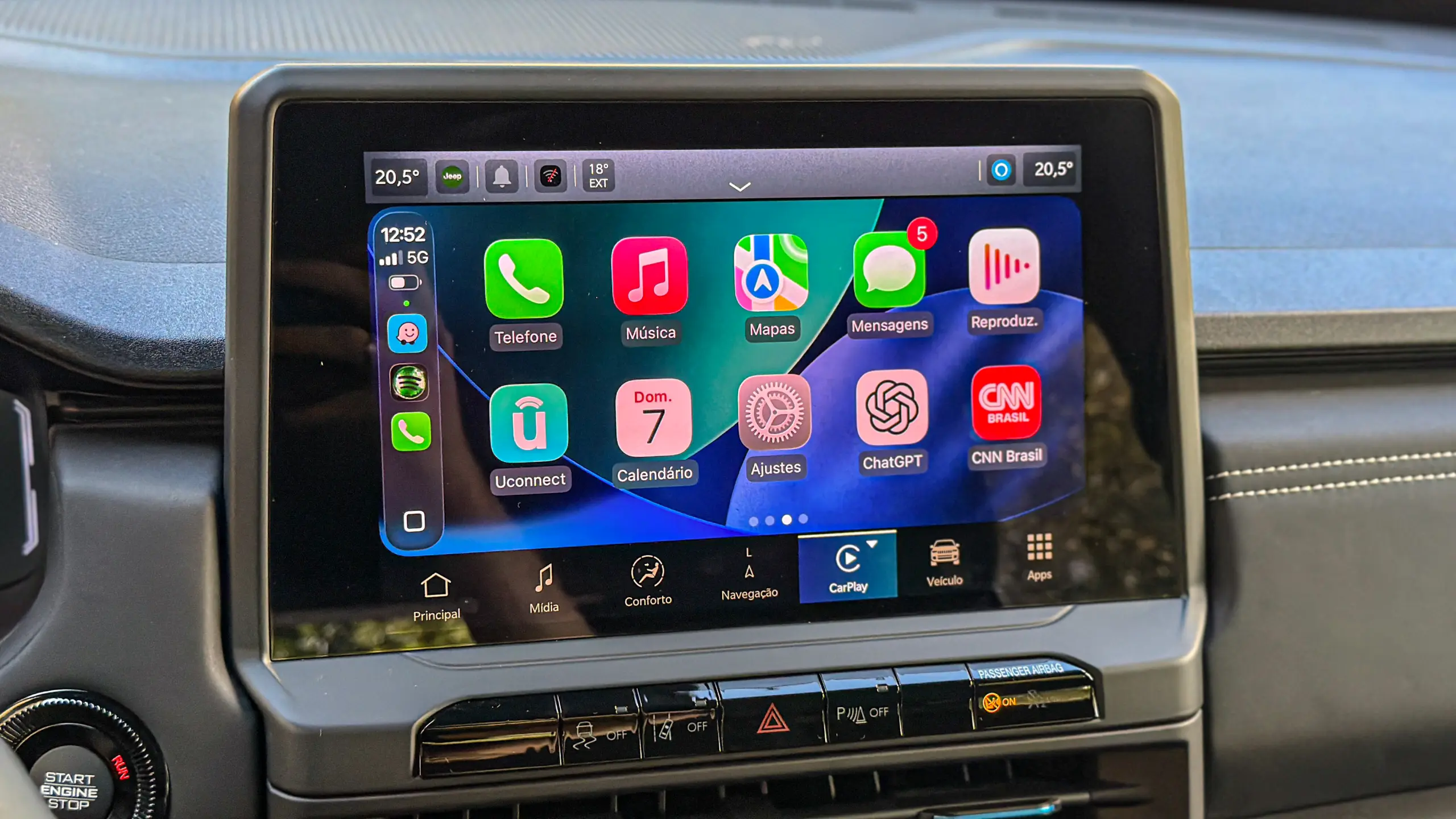 Jeep Renegade Lontidude MHEV na cor Azul Jazz e seu interior e cabine para avaliação e teste