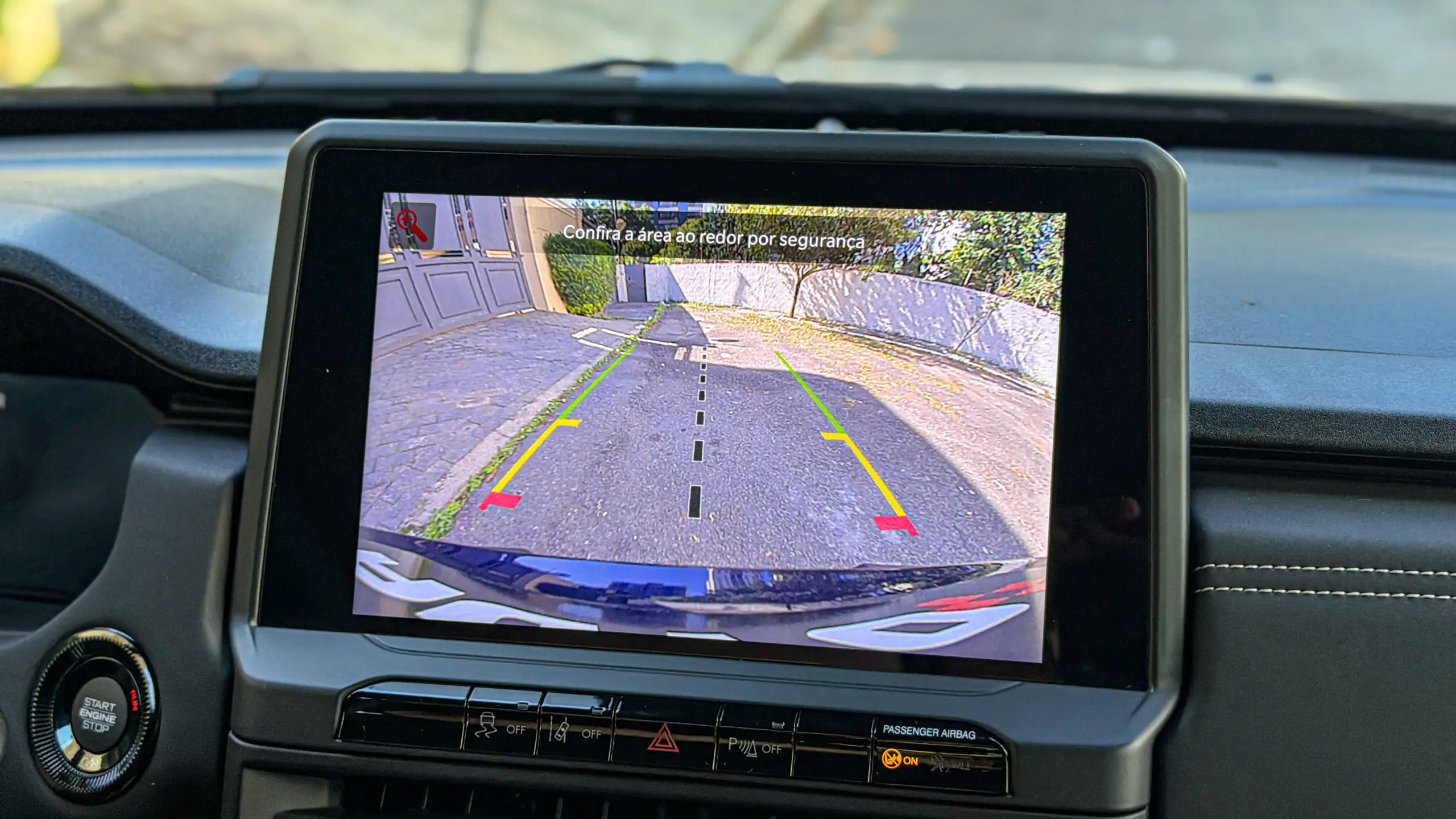 Jeep Renegade Lontidude MHEV na cor Azul Jazz e seu interior e cabine para avaliação e teste