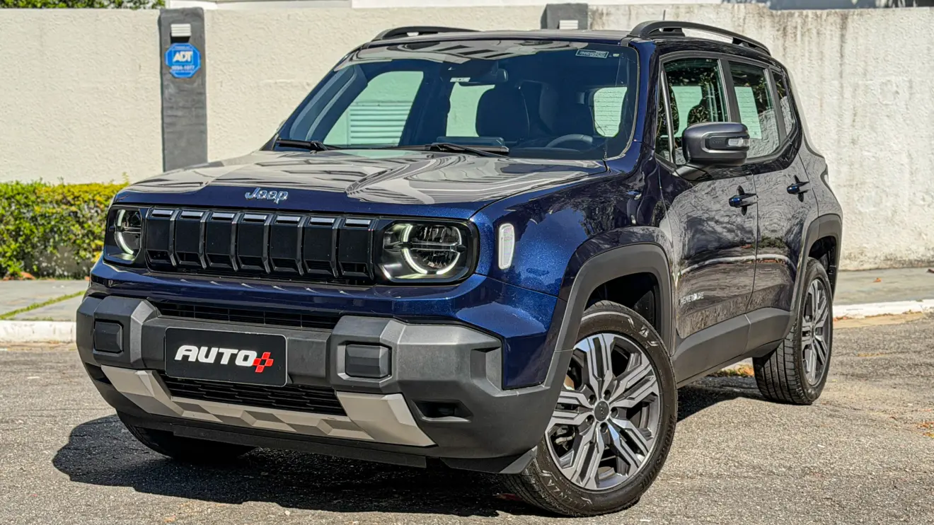 Jeep Renegade Lontidude MHEV na cor Azul Jazz estático para avaliação e teste