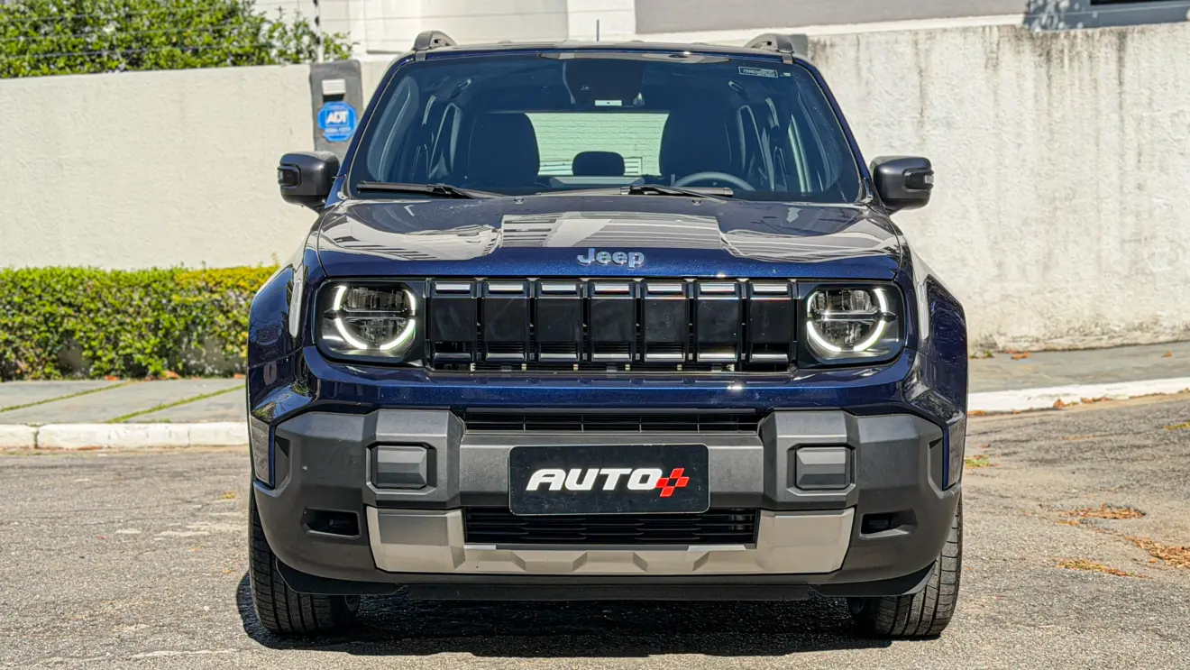 Jeep Renegade Lontidude MHEV na cor Azul Jazz estático para avaliação e teste