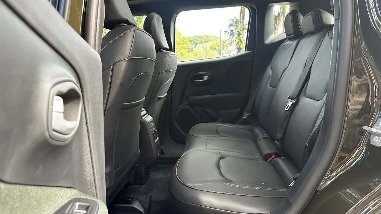 Espaço traseiro do do Jeep Renegade Willys T270 4x4 
