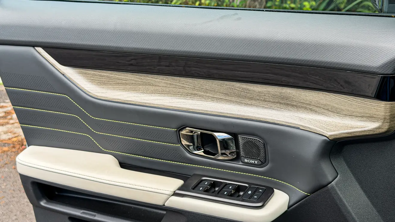 Jetour S06 Premium na cor Verde Aurora e seu interior para teste e avaliação
