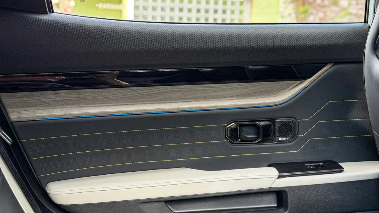Jetour S06 Premium na cor Verde Aurora e seu interior para teste e avaliação