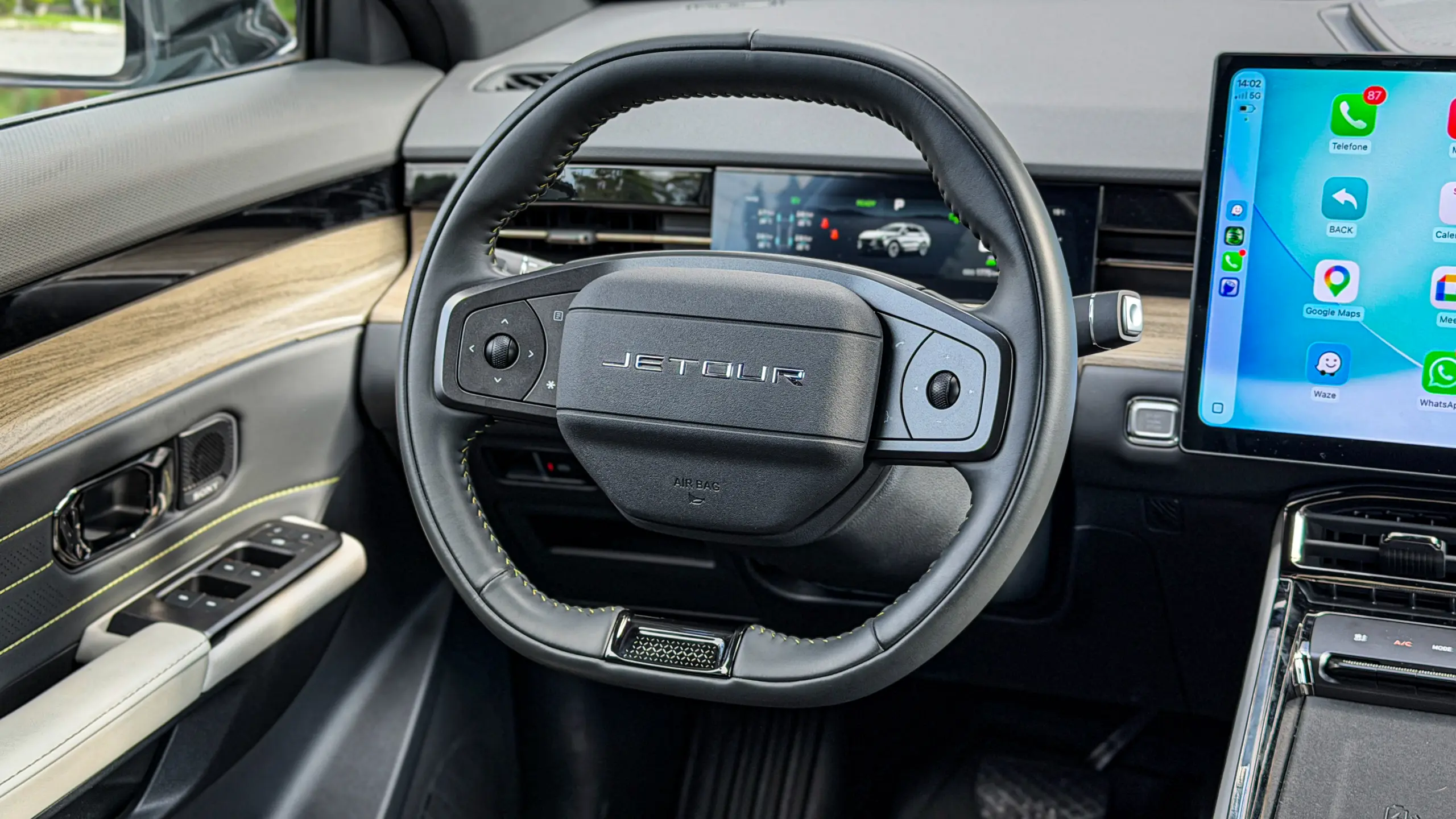 Jetour S06 Premium na cor Verde Aurora e seu interior para teste e avaliação