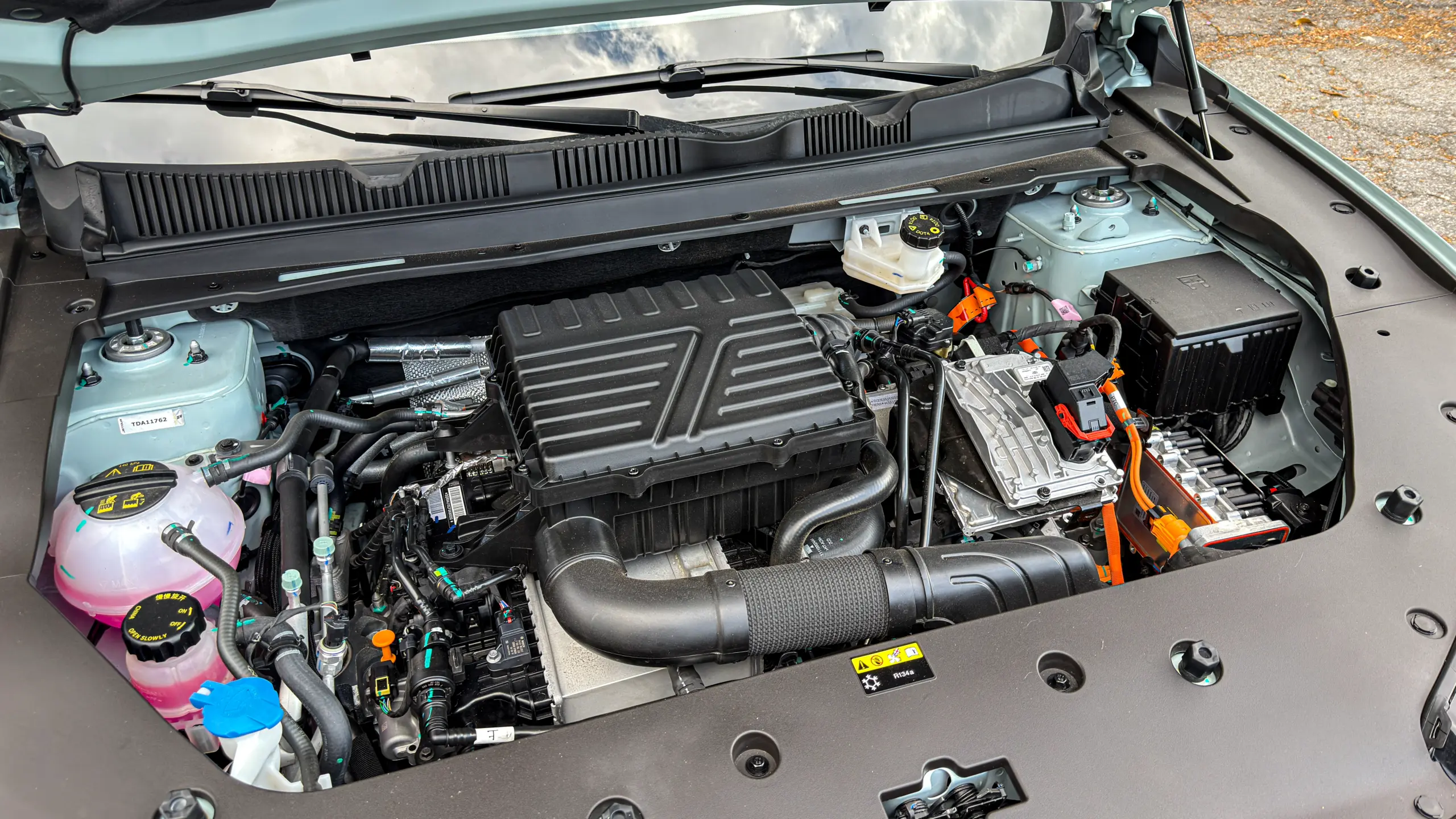 Jetour S06 Premium na cor Verde Aurora e seu motor 1.5 turbo para teste e avaliação
