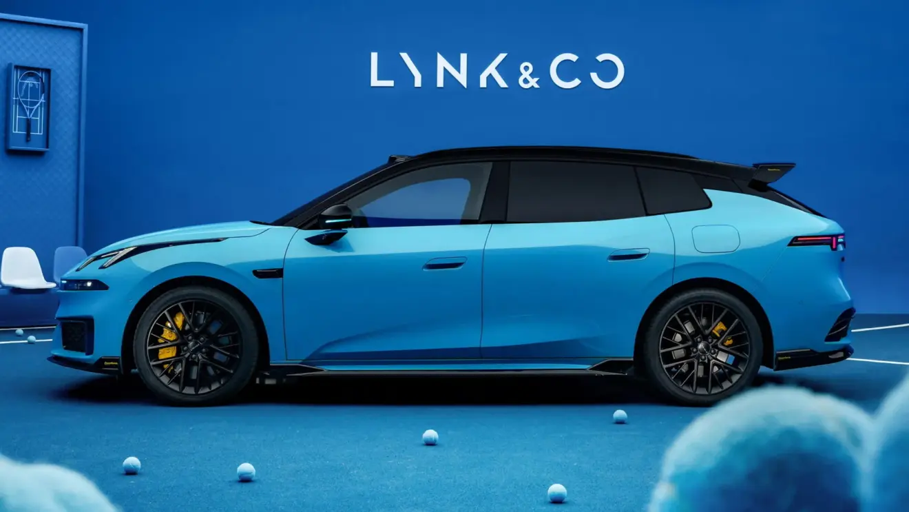 Lynk&Co 07 GT azul de lado