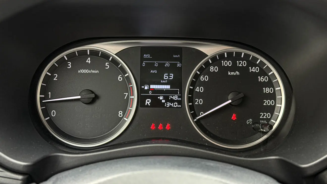 Nissan Kait na versão Sense Plus e seu interior para avaliação e teste