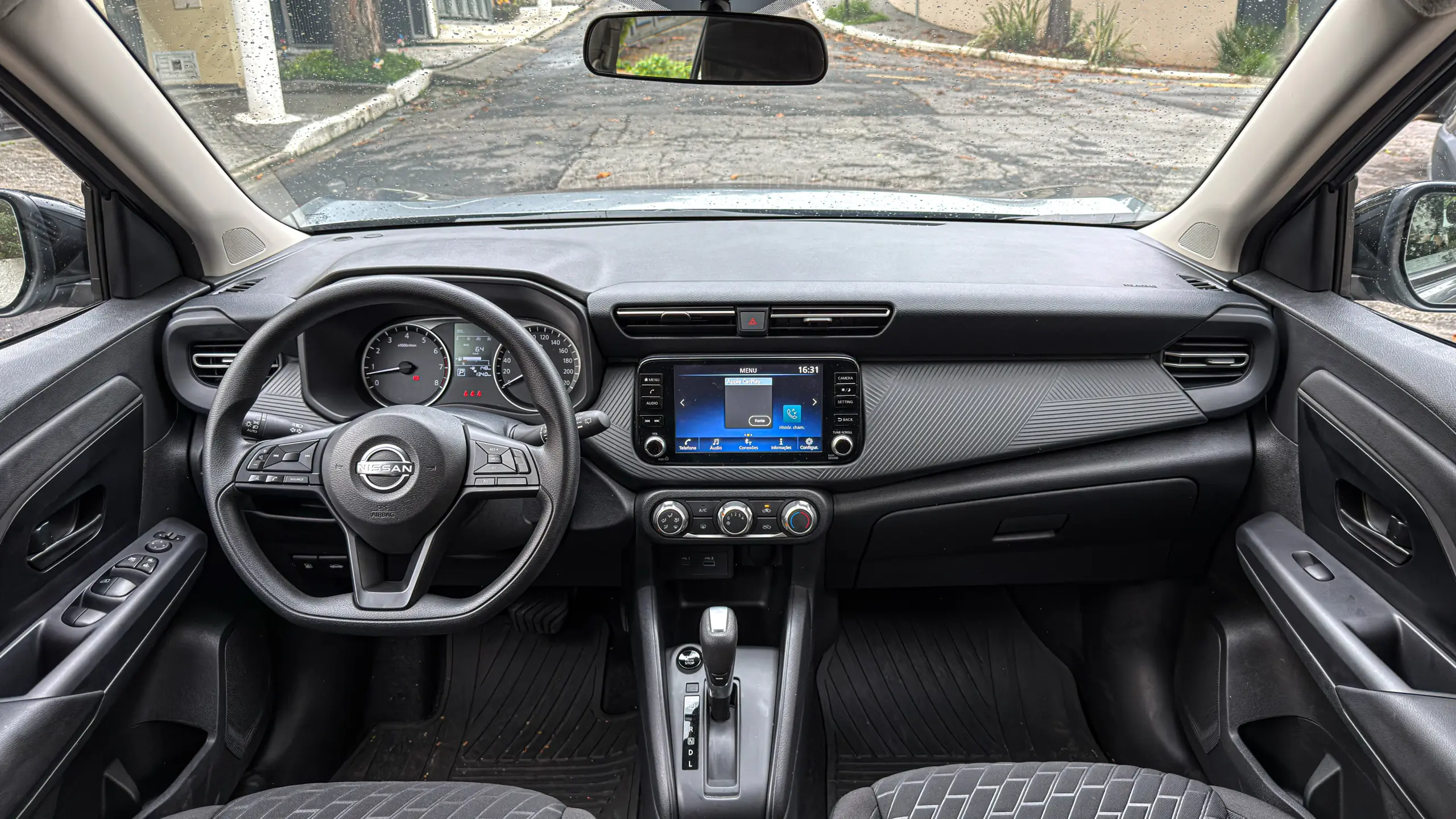 Nissan Kait na versão Sense Plus e seu interior para avaliação e teste