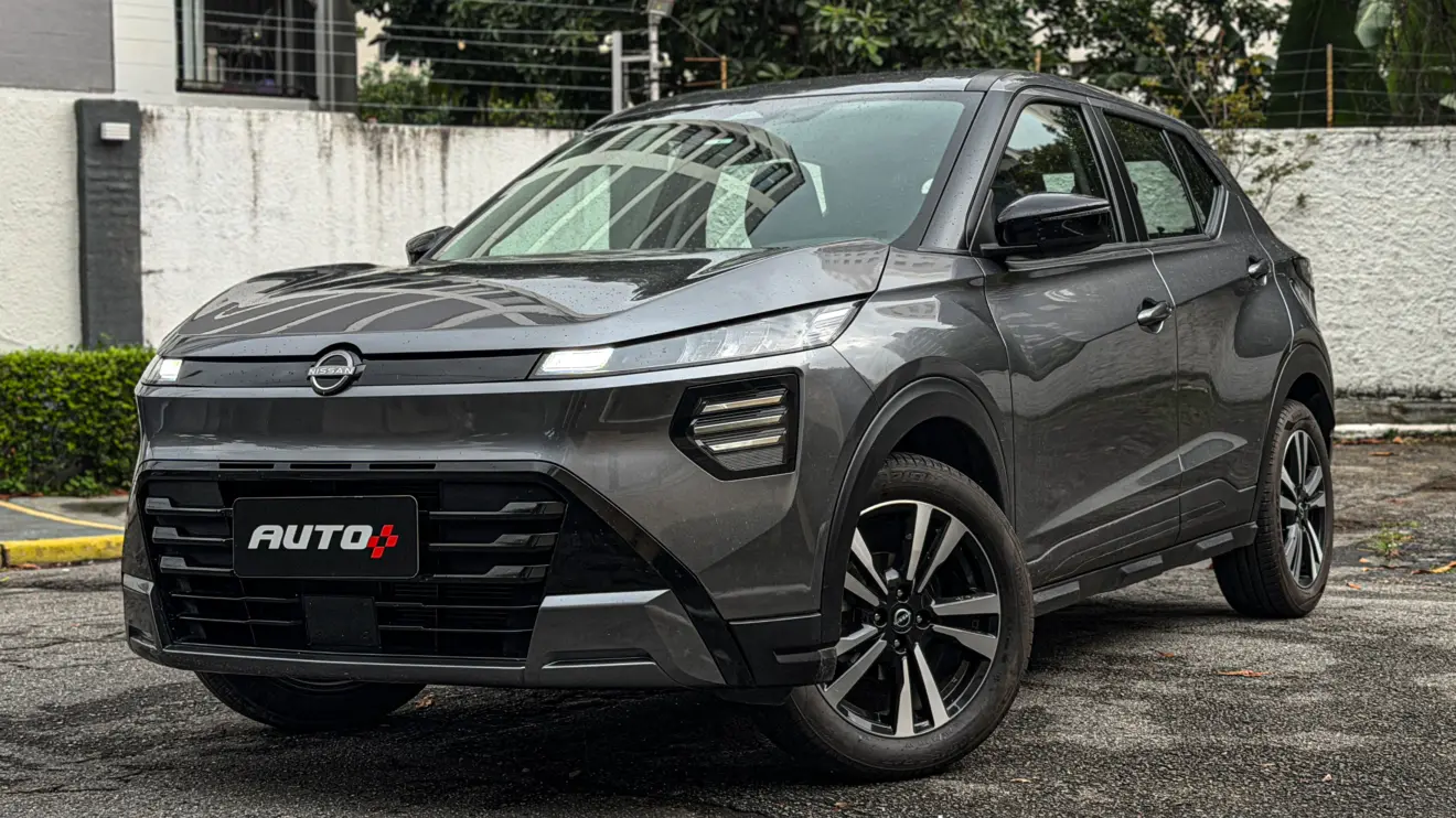 Nissan Kait na versão Sense Plus estático na cor Cinza Grafite para avaliação e teste
