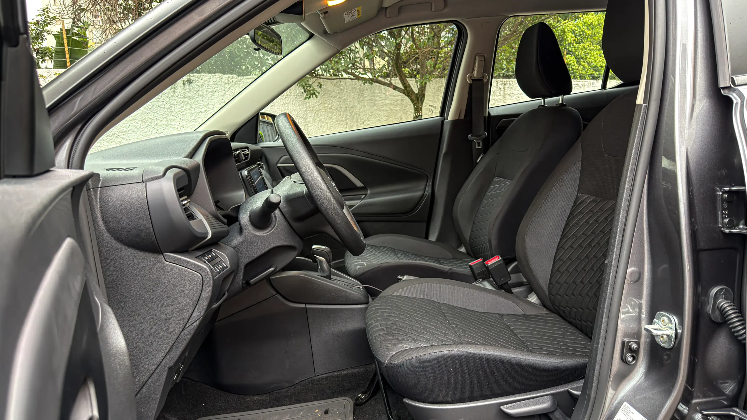 Nissan Kait na versão Sense Plus e seu interior para avaliação e teste