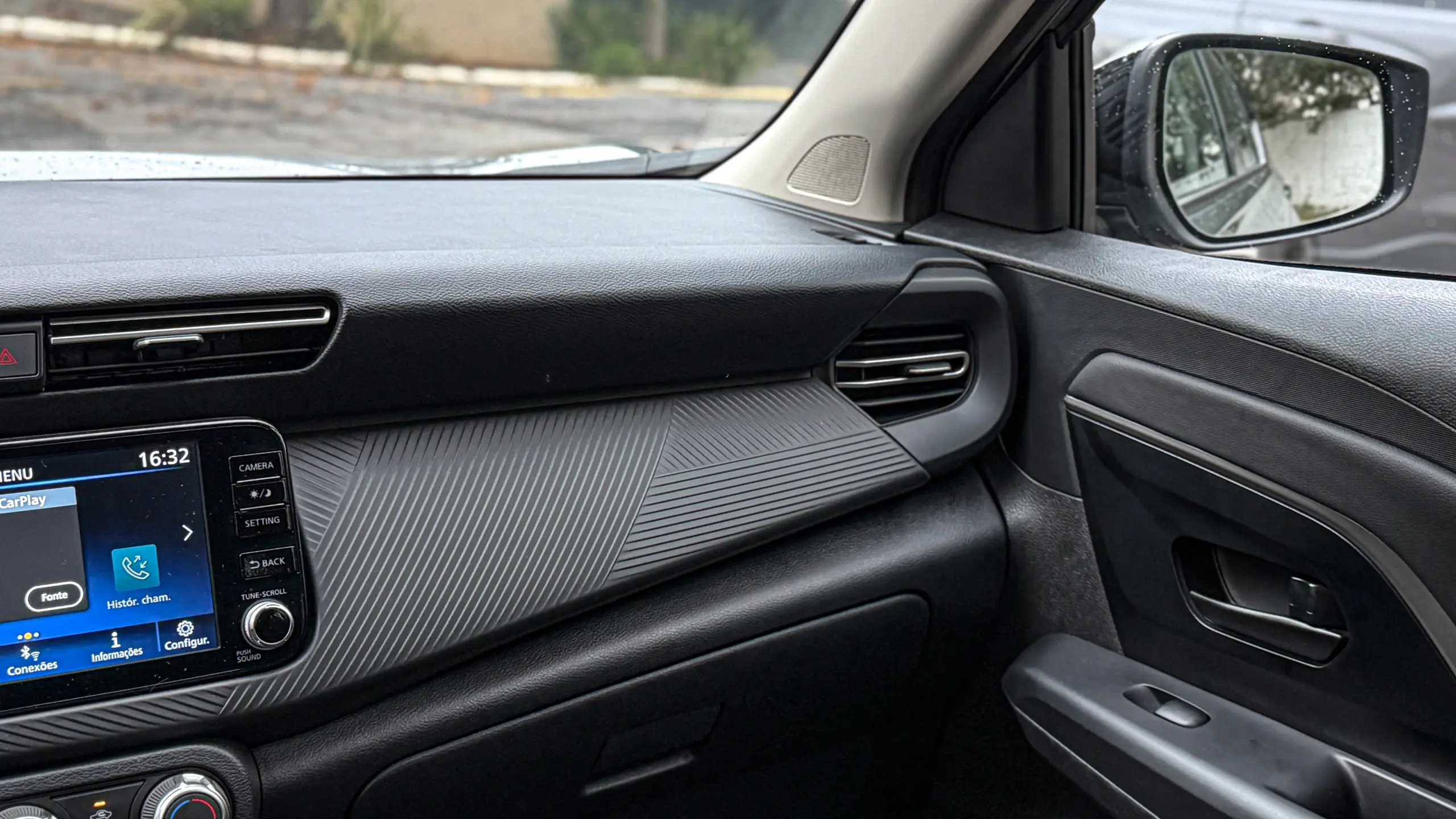 Nissan Kait na versão Sense Plus e seu interior para avaliação e teste