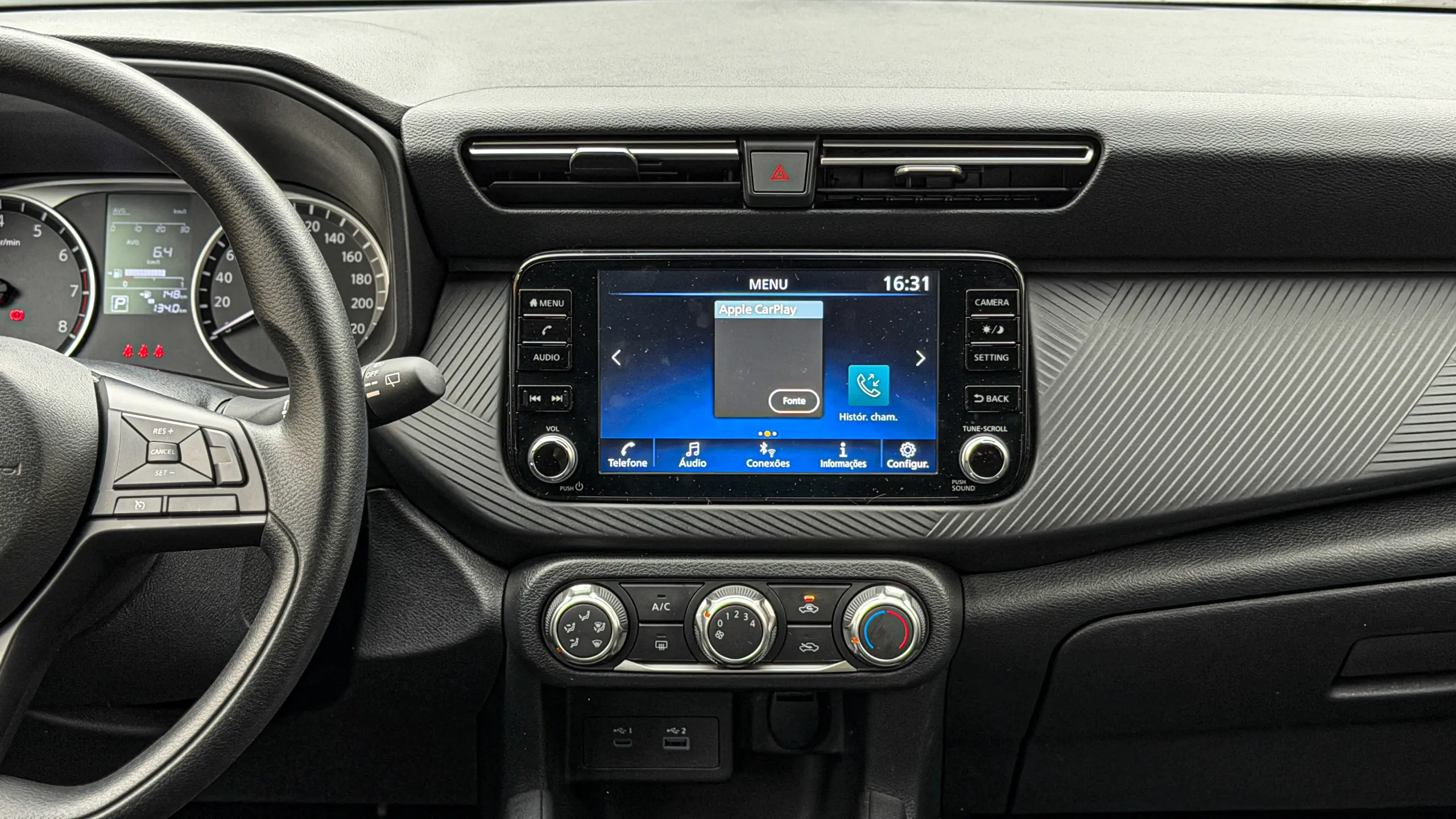 Nissan Kait na versão Sense Plus e seu interior para avaliação e teste