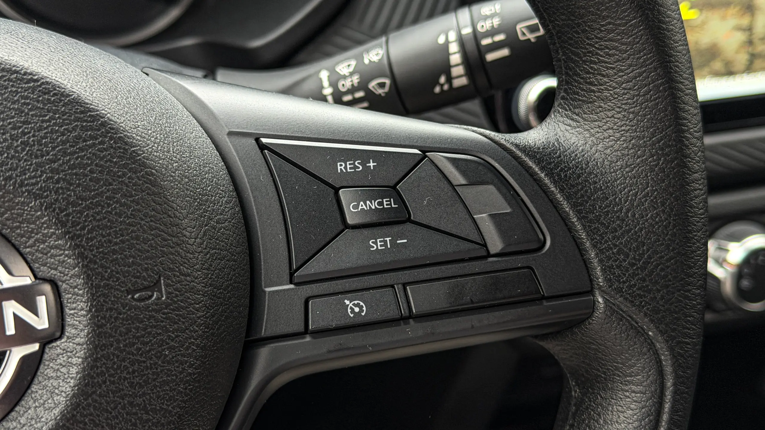 Nissan Kait na versão Sense Plus e seu interior para avaliação e teste