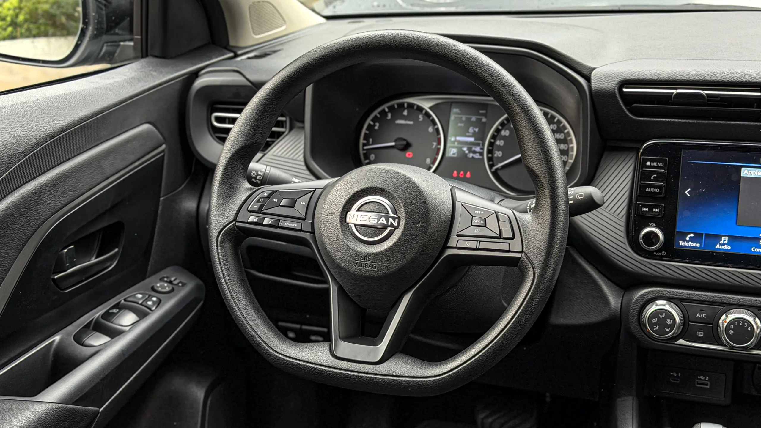 Nissan Kait na versão Sense Plus e seu interior para avaliação e teste