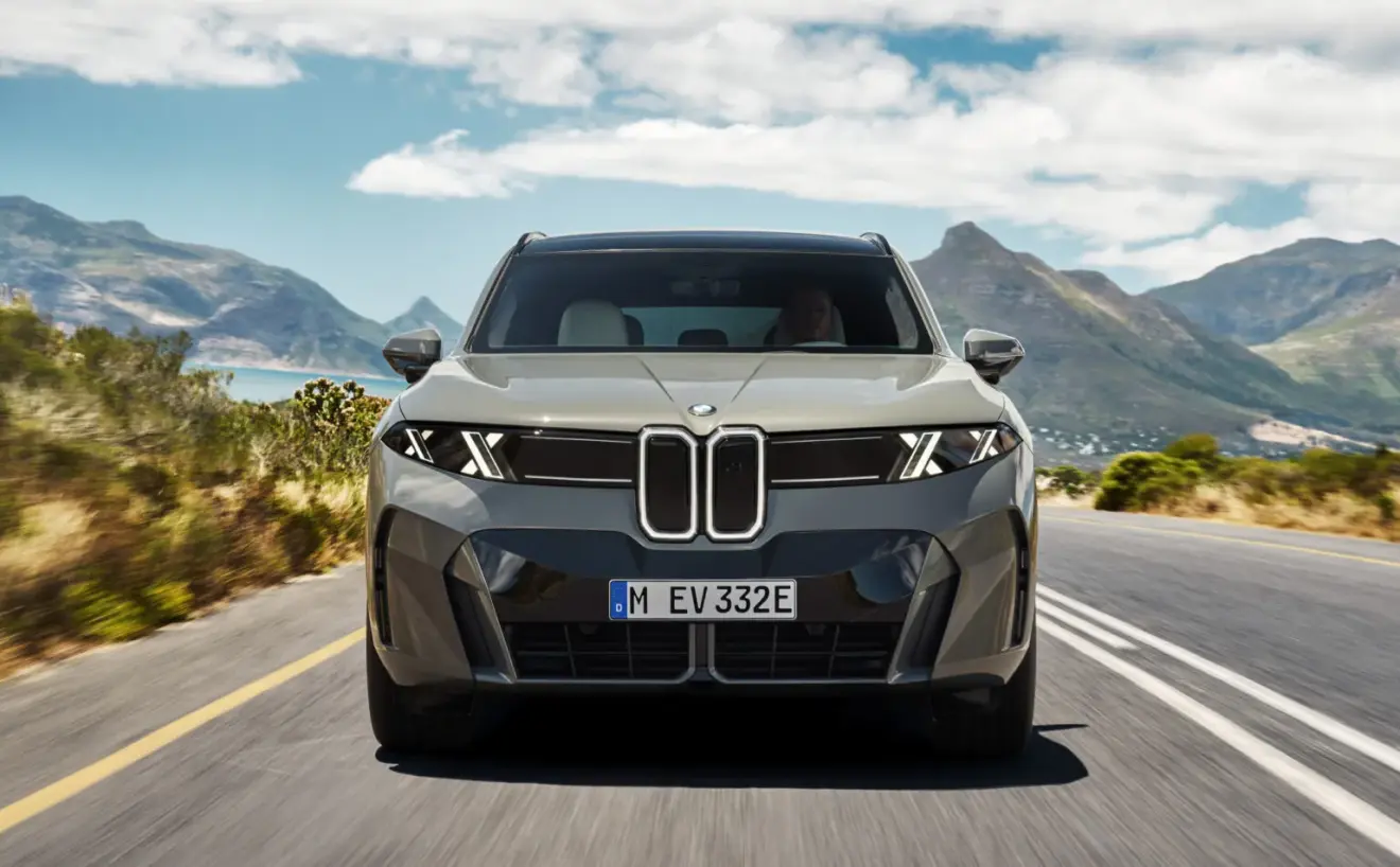 Novo BMW iX5 de frente 