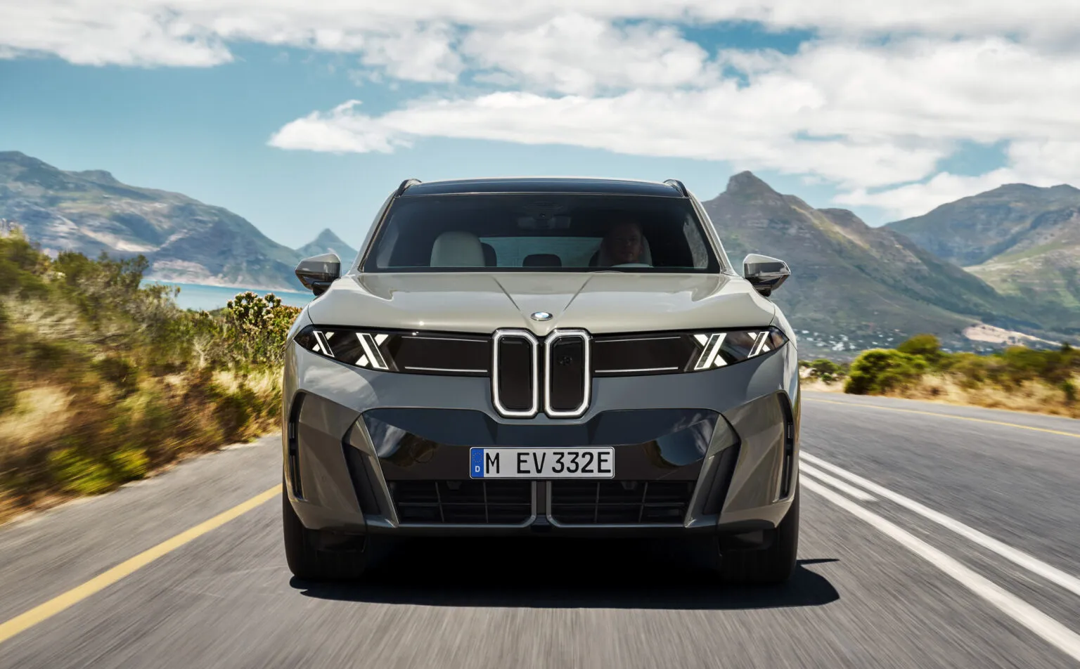 BMW X5 ganha motor elétrico de 700 km e até 570 cv na nova geração