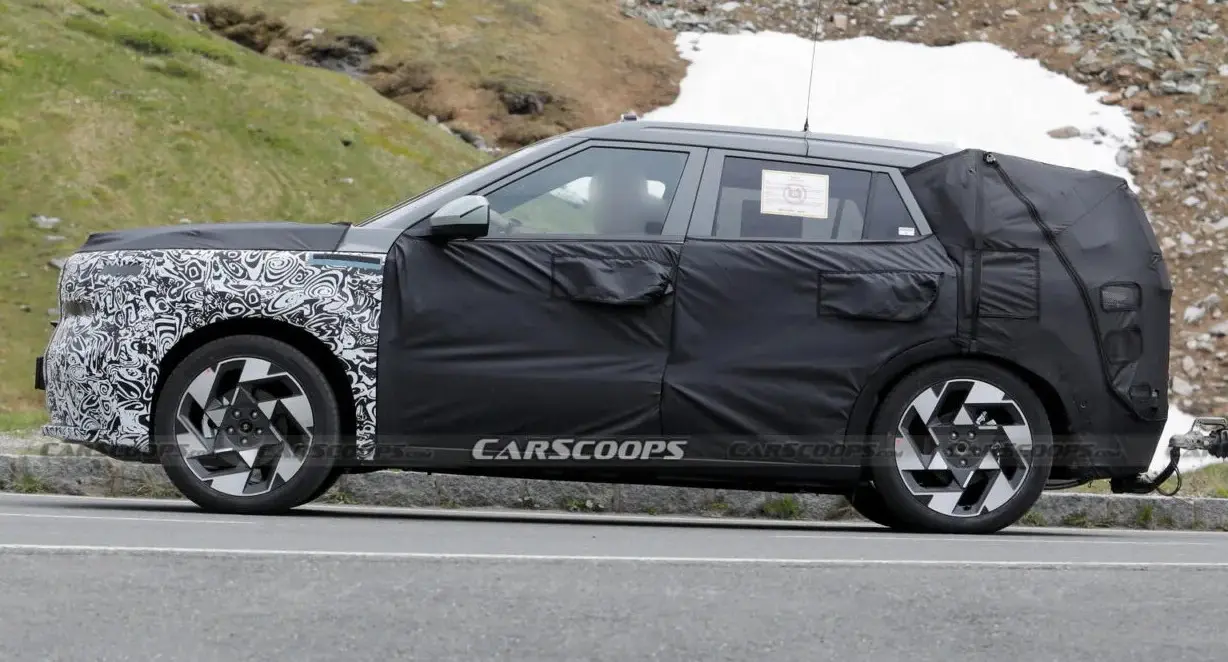 Novo Hyundai Kona 2028 camuflado de lateral 