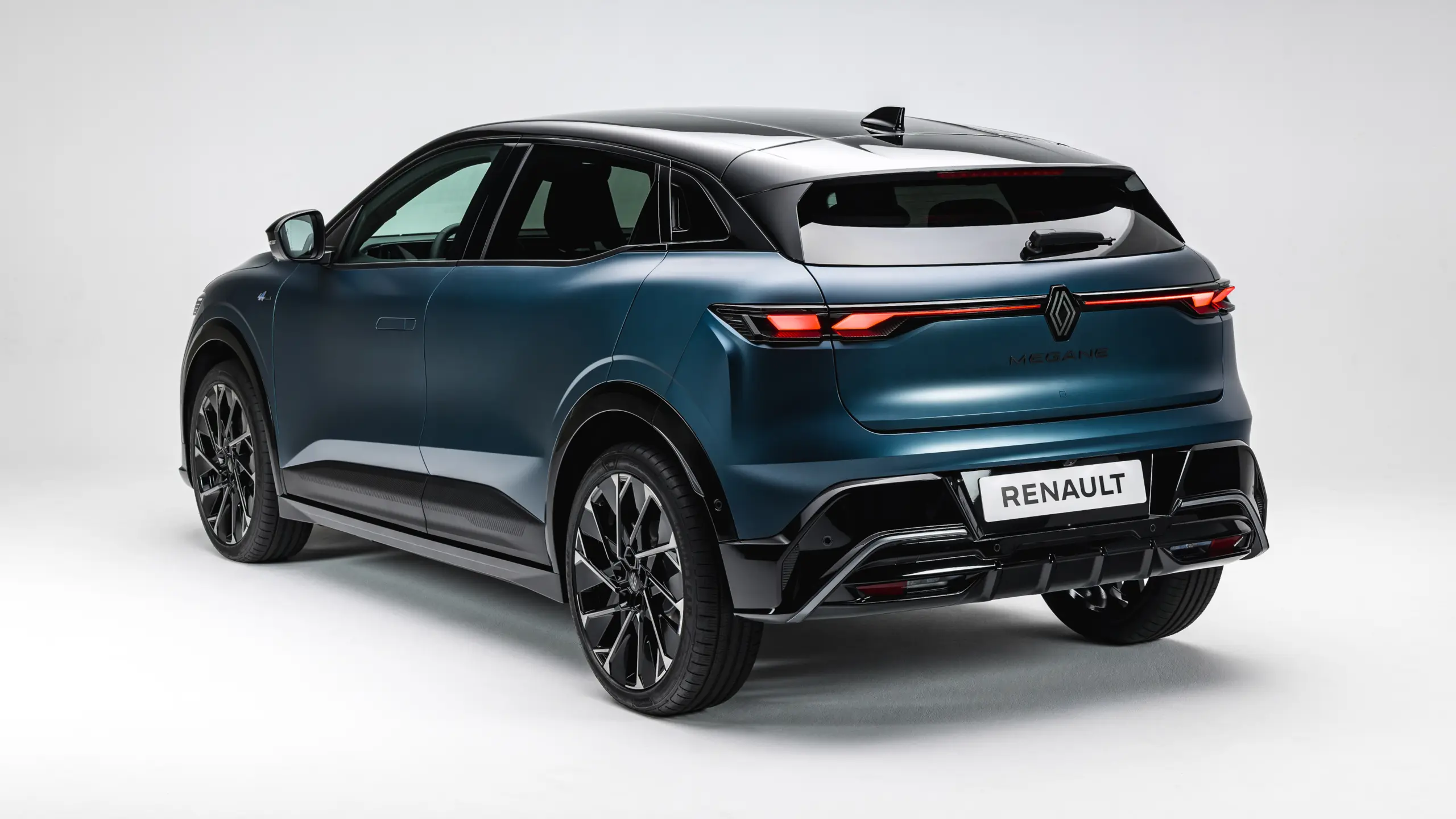 Renault Megane E-Tech 2027 ganha visual renovado e agora conversa com motorista