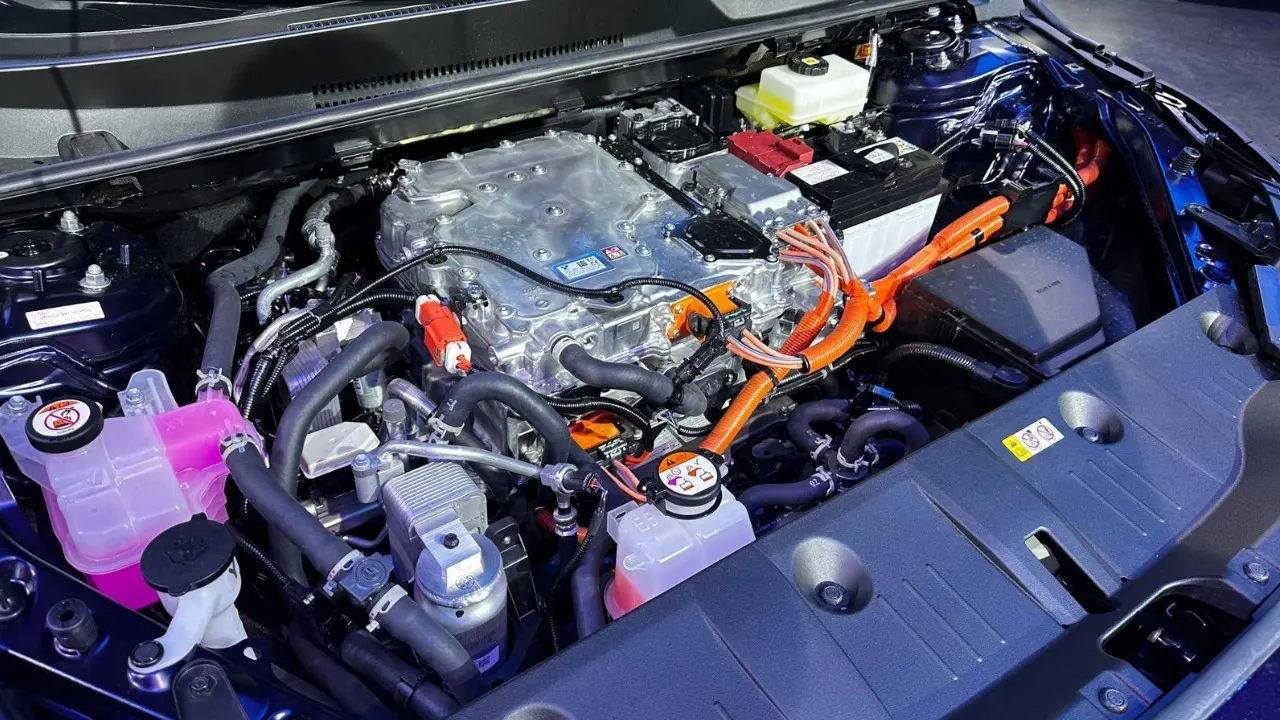 Toyota bZ4X na cor azul motor