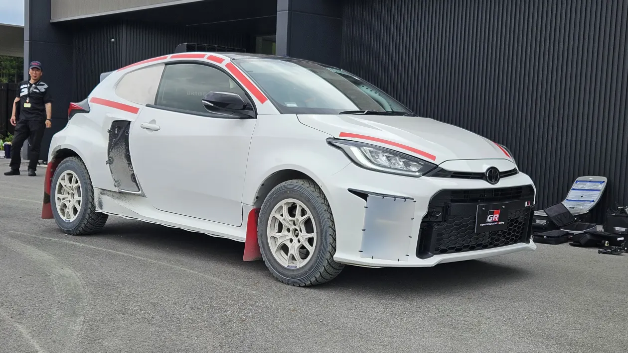 Toyota GR Yaris usado como laboratório do MR2 na pista