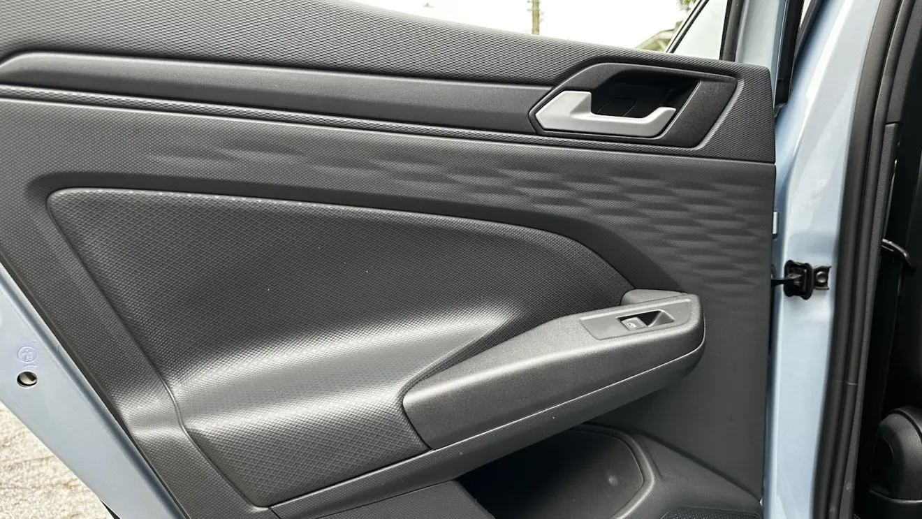 Lateral de porta traseira do Volkswagen Tera High Outfit 