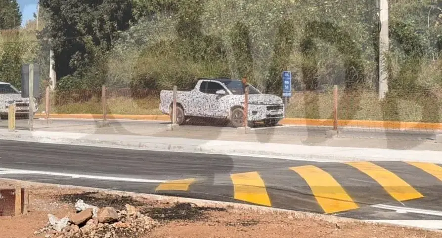 Volkswagen Tukan com cabine simples de frente
