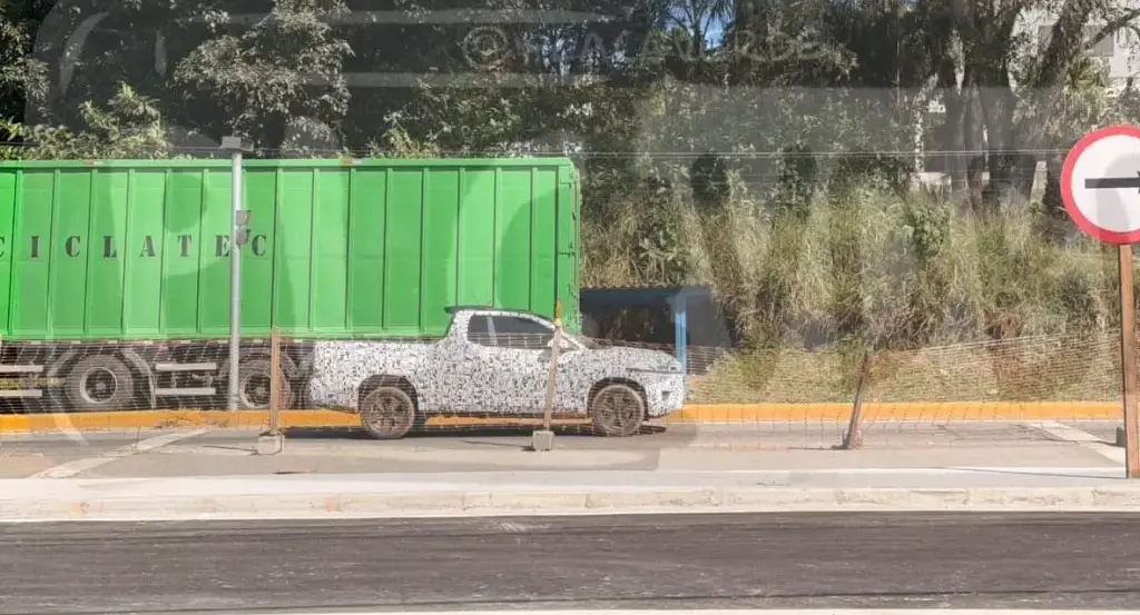 Volkswagen Tukan com cabine simples de lateral