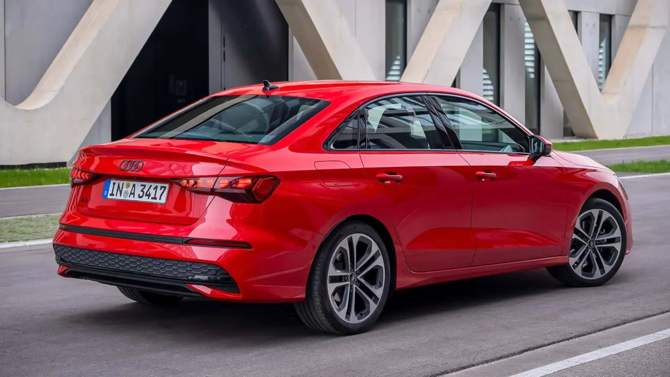 Audi A3 Sedan vermelho na linha 2027