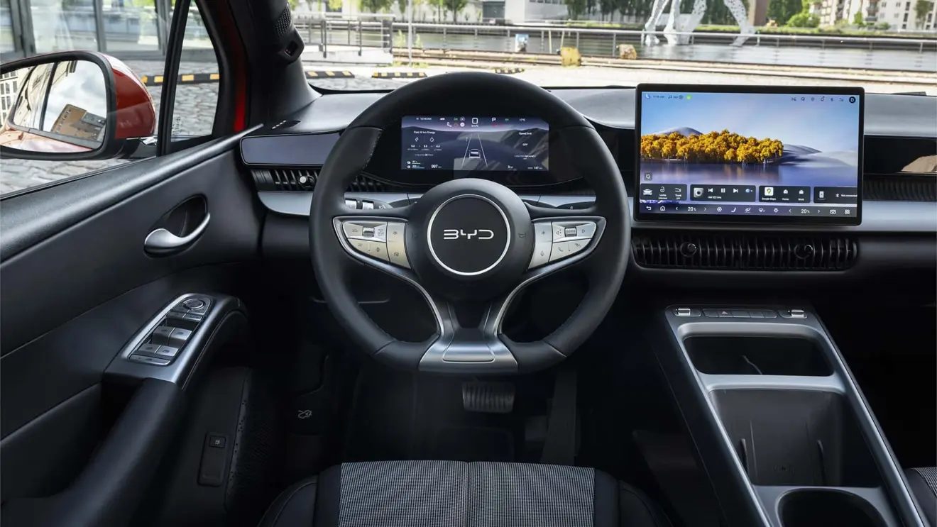 BYD Dolphin DM-i híbrido plug-in laranja interior