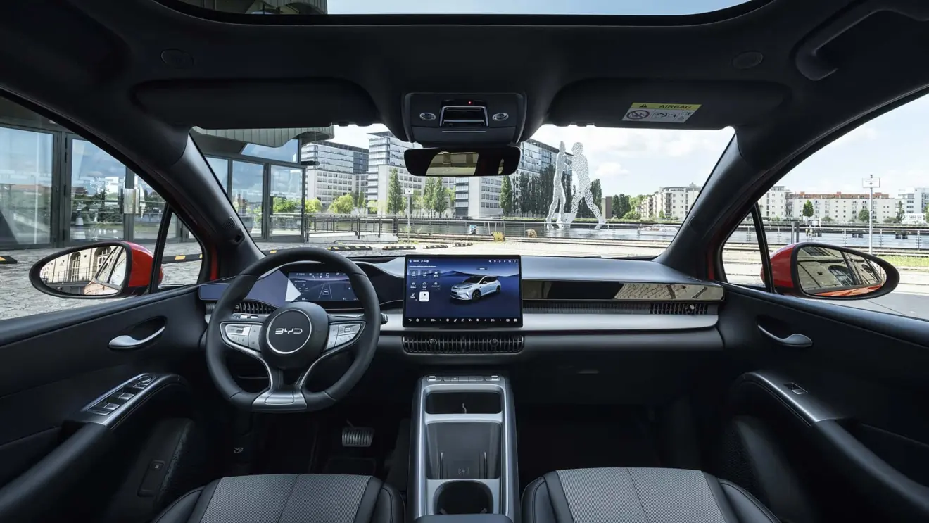 BYD Dolphin DM-i híbrido plug-in laranja interior