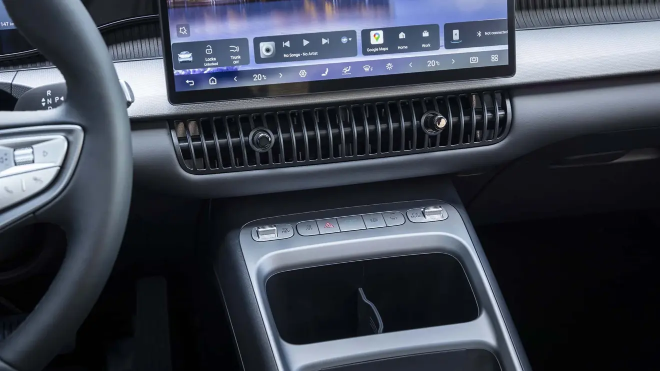 BYD Dolphin DM-i híbrido plug-in laranja interior