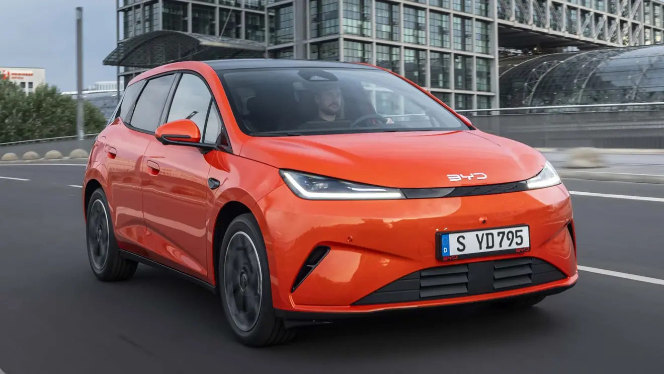 BYD Dolphin DM-i híbrido plug-in laranja