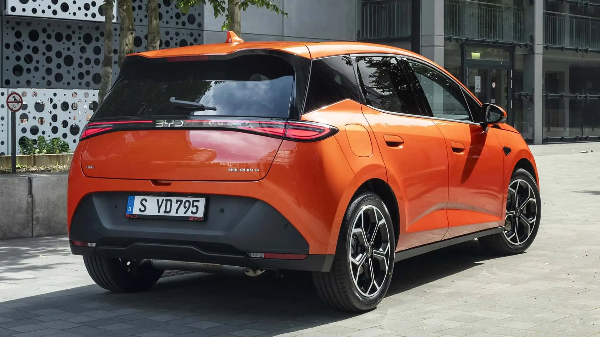 BYD Dolphin DM-i híbrido plug-in laranja