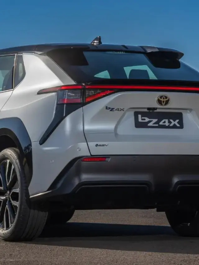 Toyota bZ4X na cor branco estático em detalhes