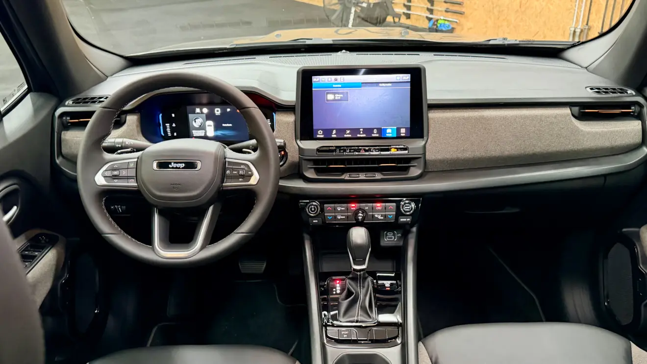 Interior Jeep Renegade Sahara [Auto+ / João Brigato]