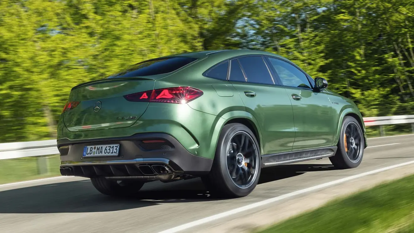 Mercedes-AMG GLE 63 S verde em movimento
