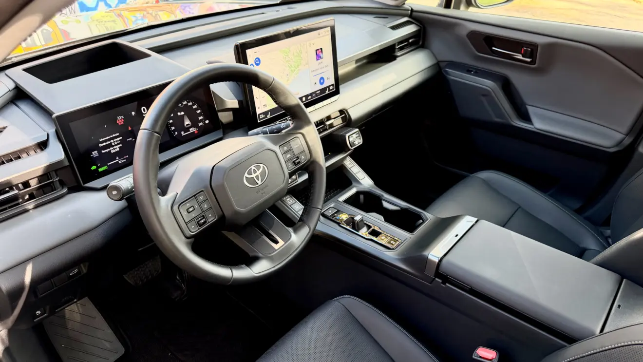 cabine Toyota RAV4 [Auto+ / João Brigato]
