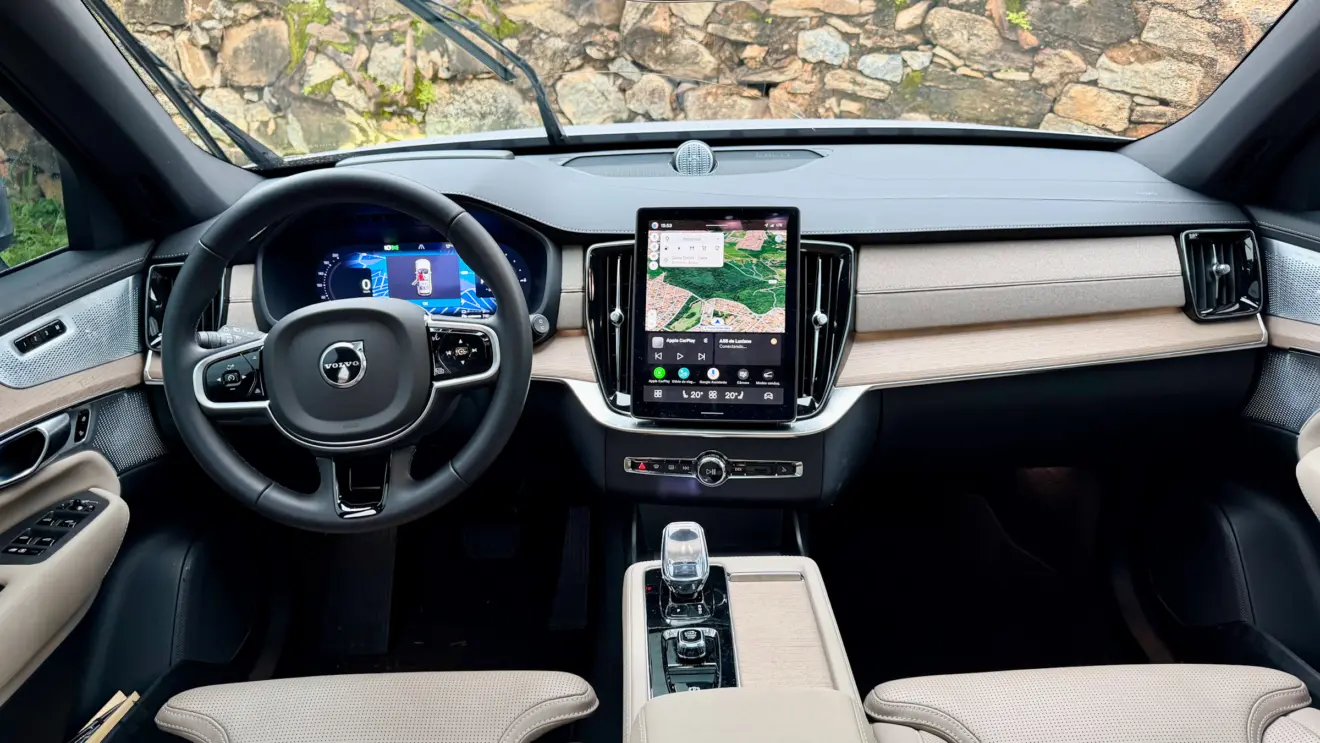 interior Volvo XC90 Ultra [Auto+ / João Brigato]