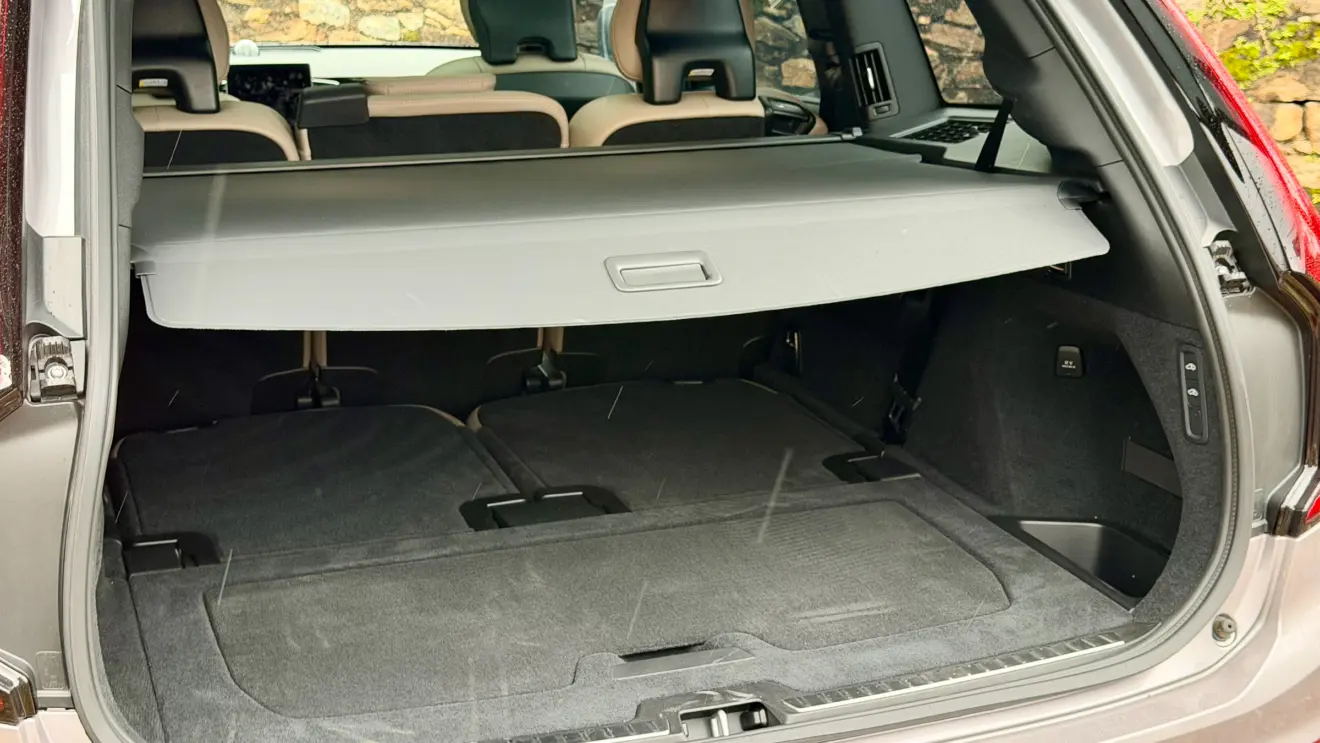 porta-malas Volvo XC90 Ultra [Auto+ / João Brigato]