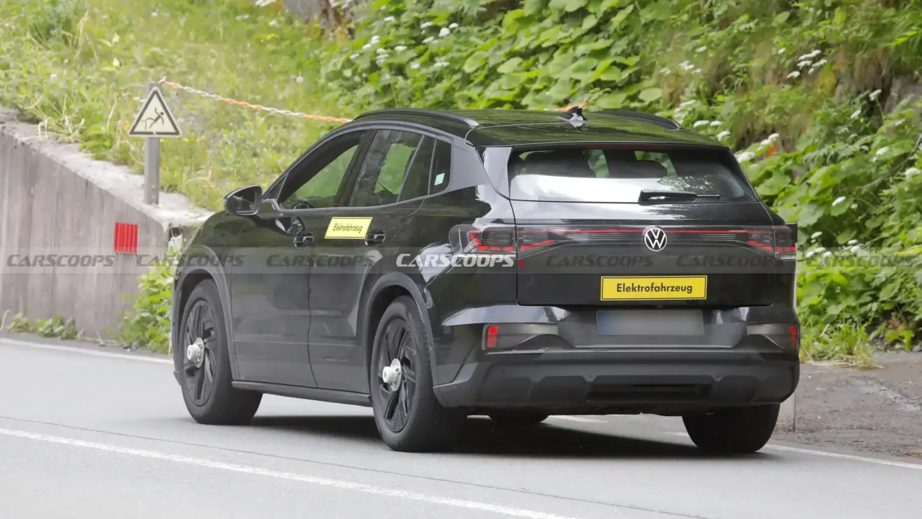 Volkswagen ID. Tiguan em teste camuflado na Europa na cor preto