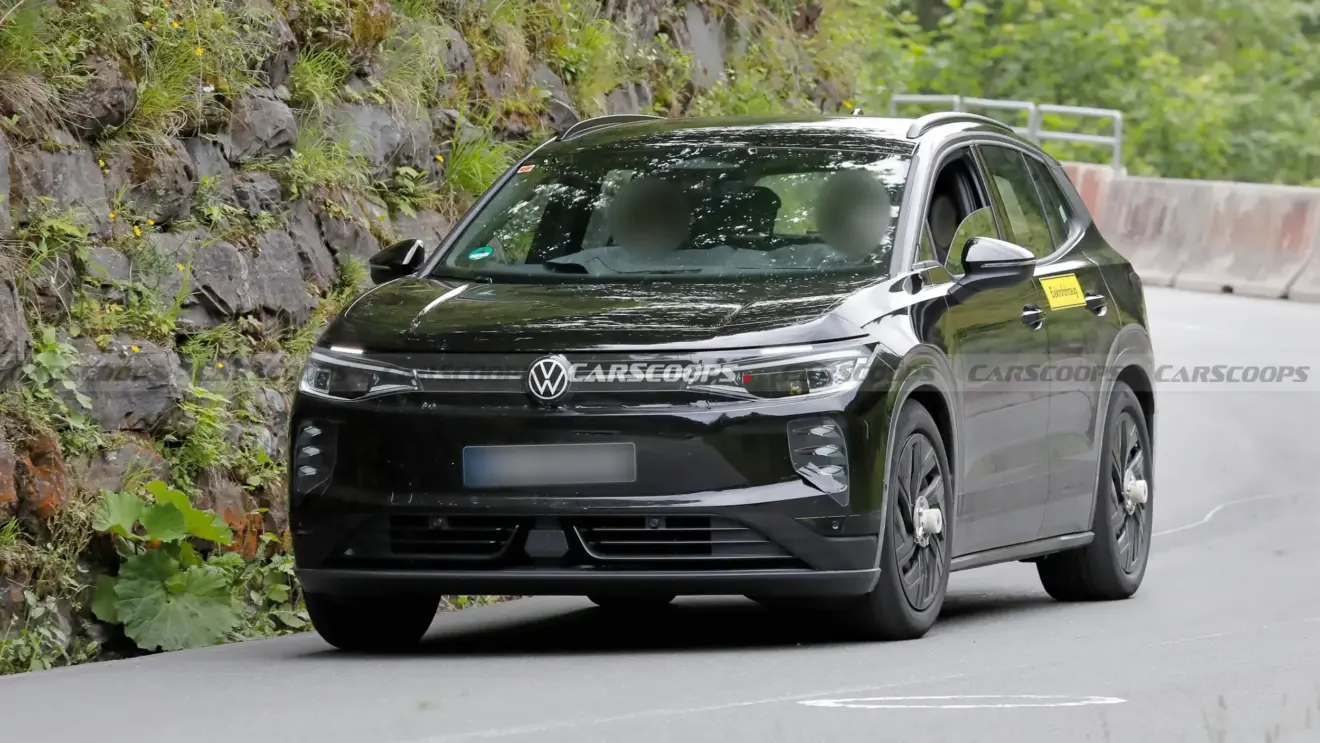 Volkswagen ID. Tiguan em teste camuflado na Europa na cor preto