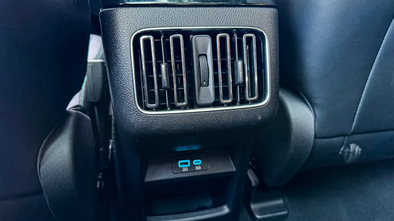 Interior do BYD Song Plus 2027 para teste e avaliação