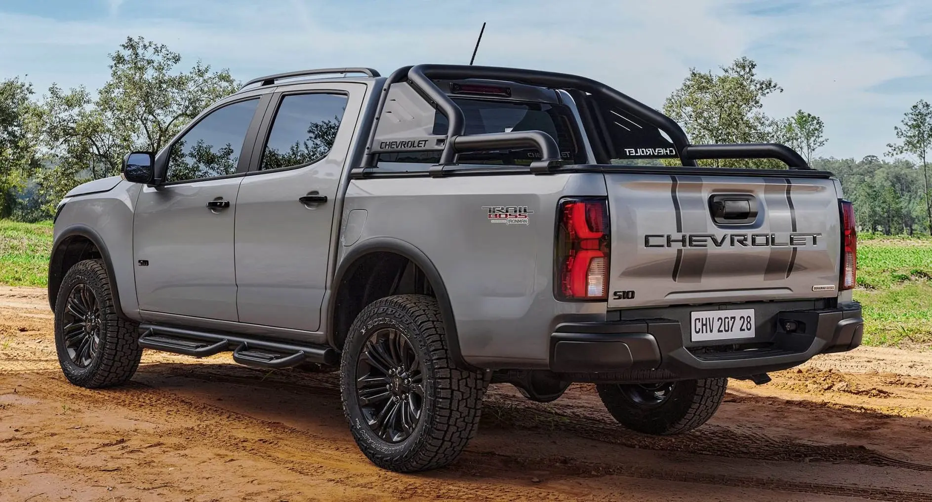 Com suspensão elevada, Chevrolet S10 Trail Boss estreia na Argentina e mira o Brasil
