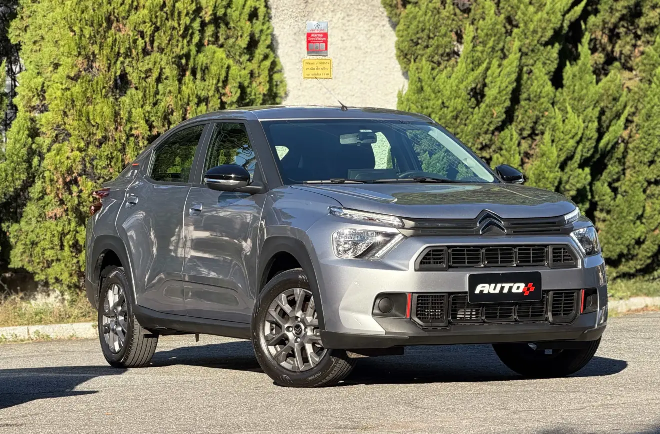 Citroën Basalt Feel Turbo 200 AT cinza parado de frente
