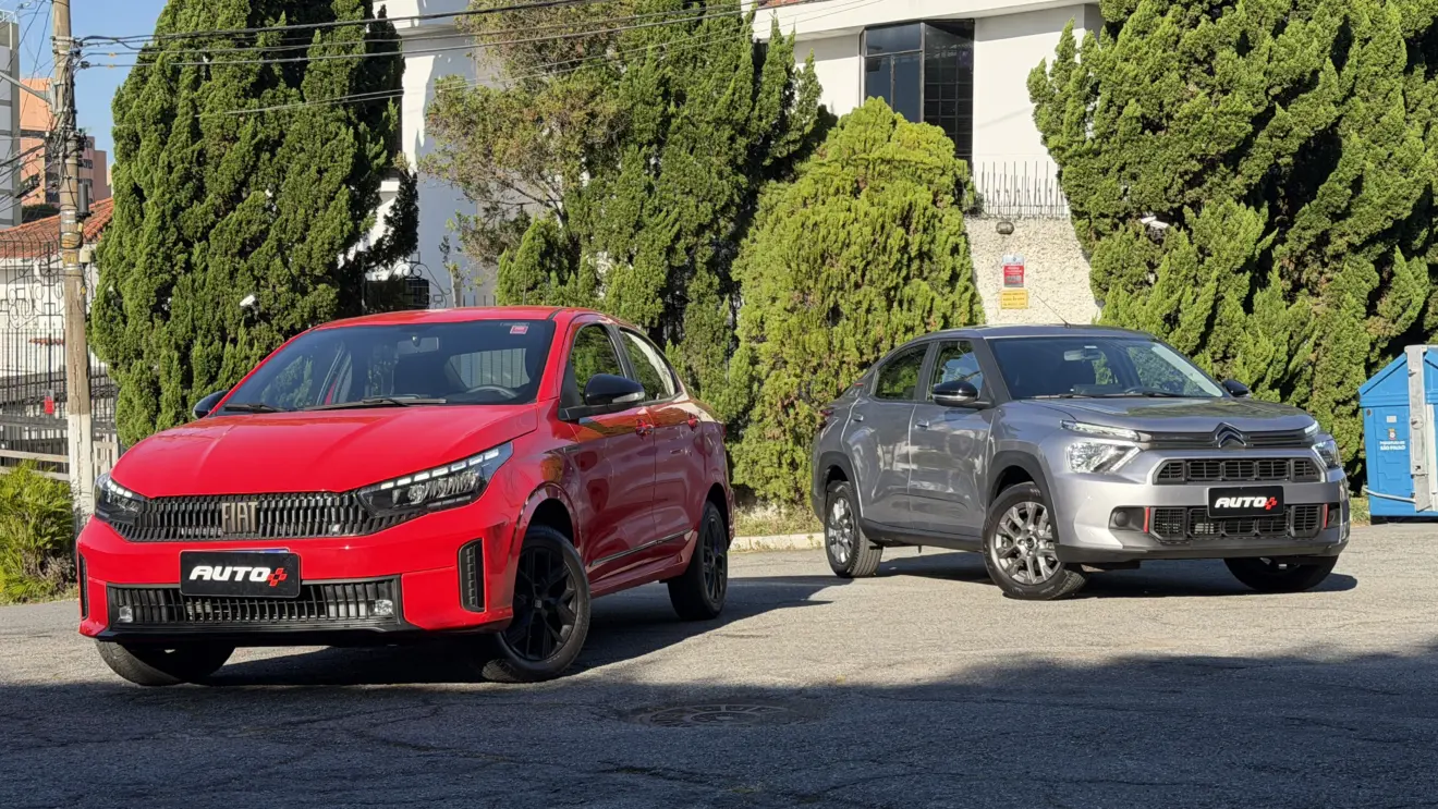 Comparativo Fiat Cronos Drive S-Design 1.3 AT vermelho parados de dianteira