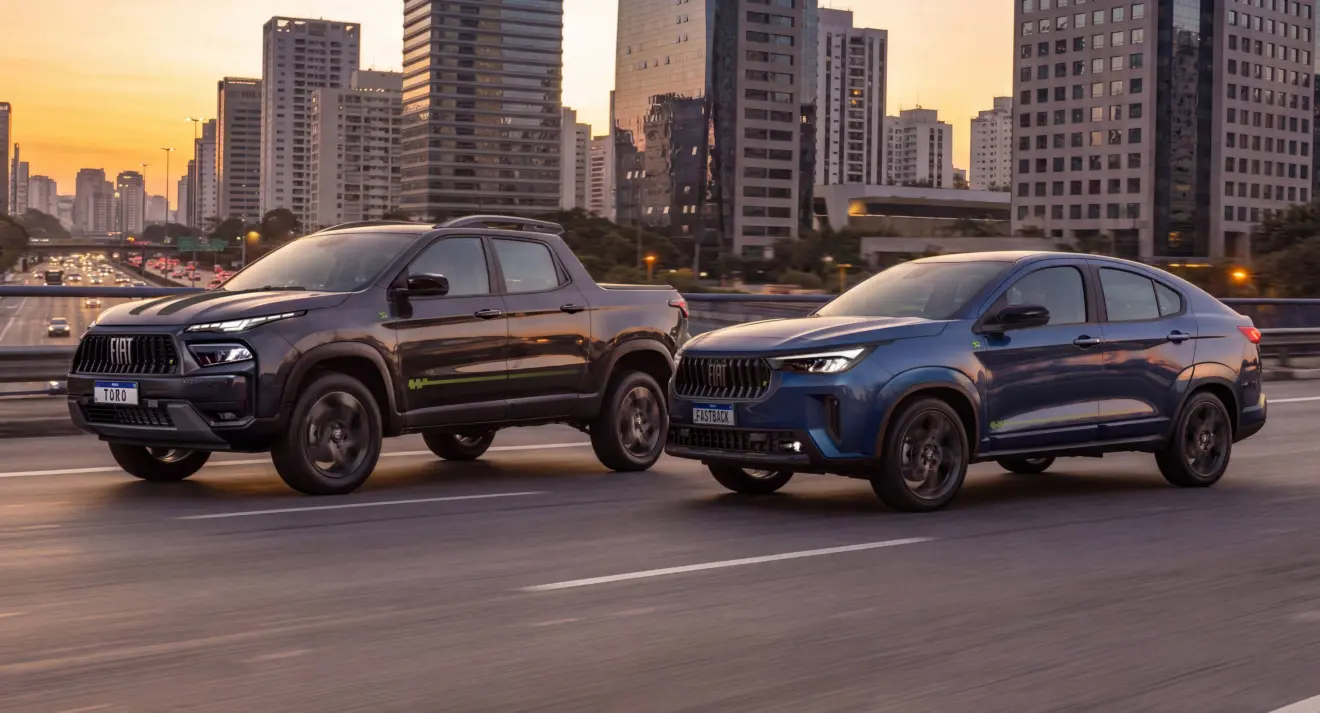 Fiat Toro e Fastback 50 anos em movimento de dianteira