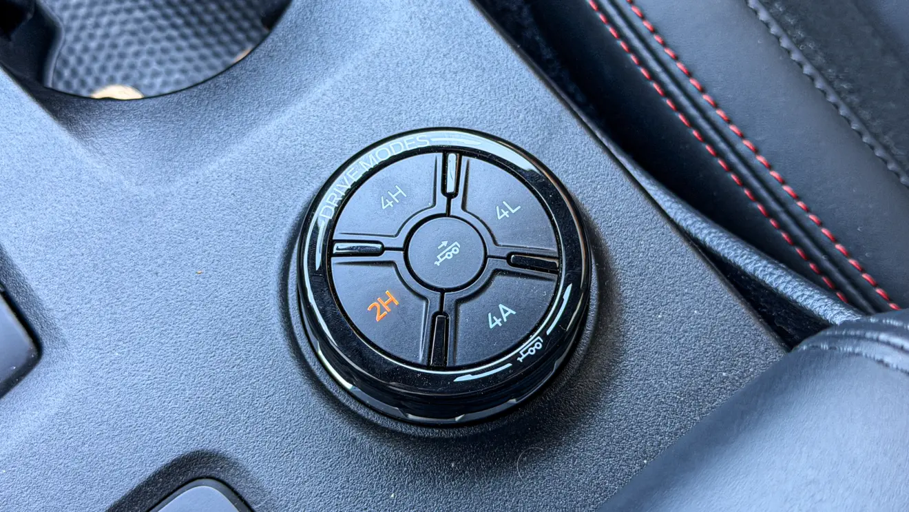 Ford Ranger Raptor e seu interior para avaliação e teste