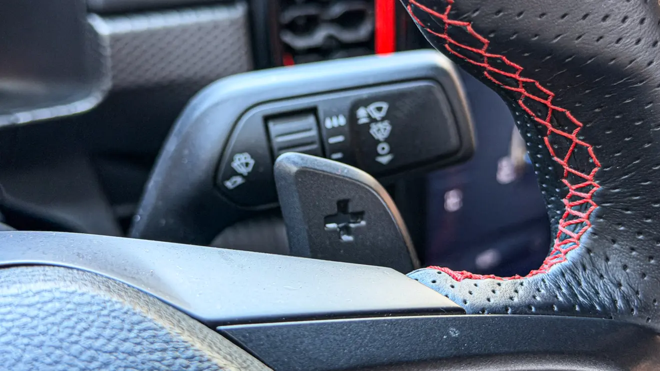 Ford Ranger Raptor e seu interior para avaliação e teste