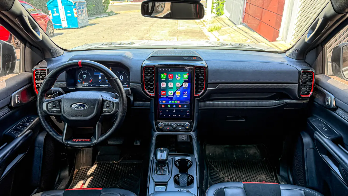 Ford Ranger Raptor e seu interior para avaliação e teste